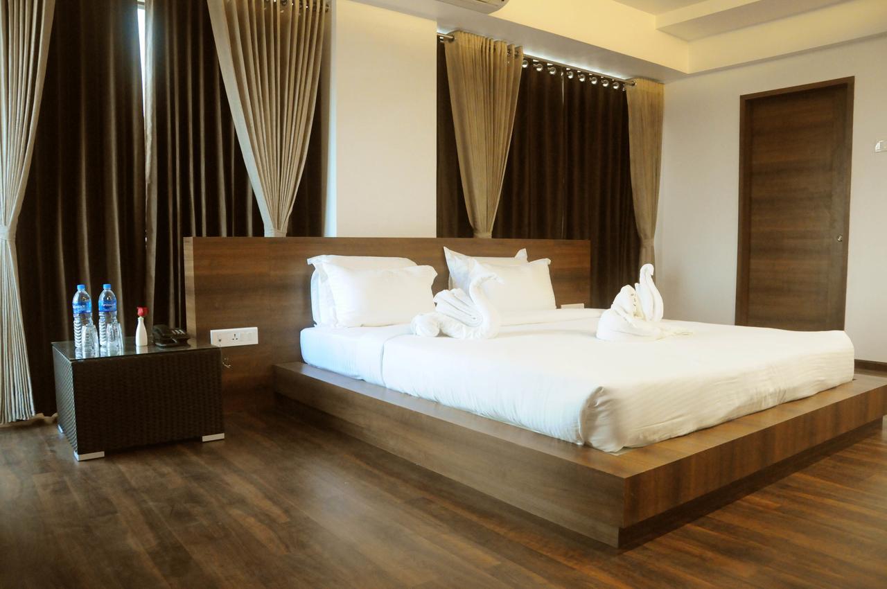 Hotel 3 Leaves Kolhapur Exterior photo