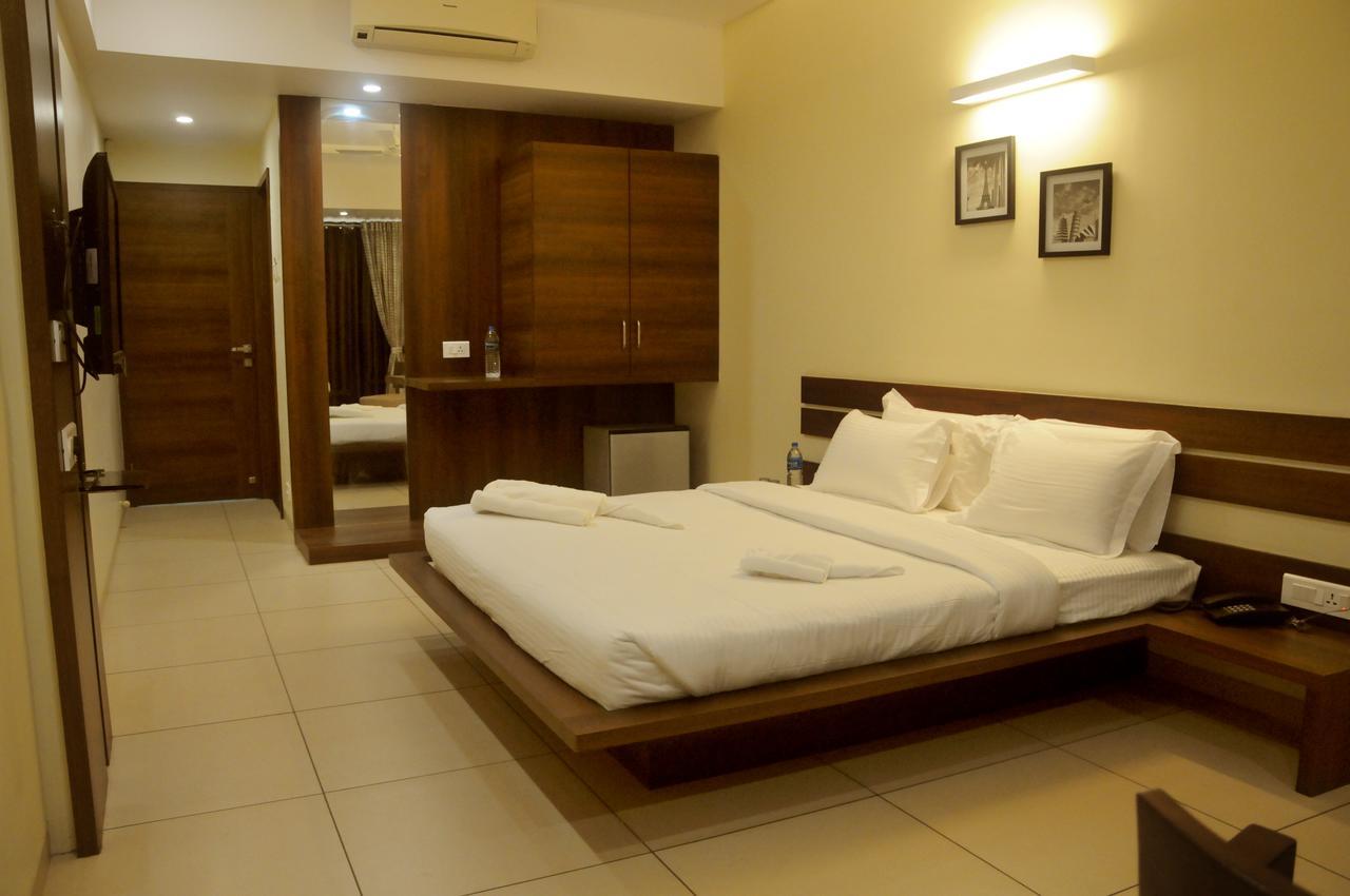 Hotel 3 Leaves Kolhapur Exterior photo
