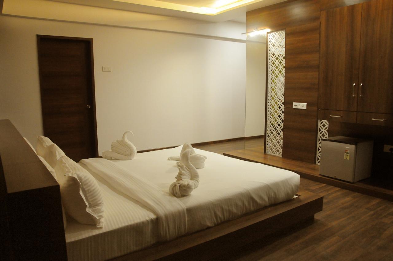 Hotel 3 Leaves Kolhapur Exterior photo
