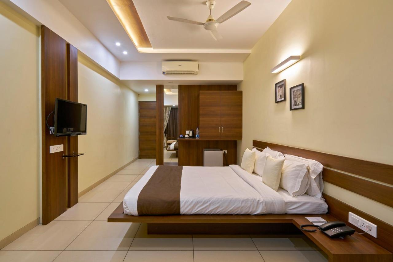 Hotel 3 Leaves Kolhapur Exterior photo