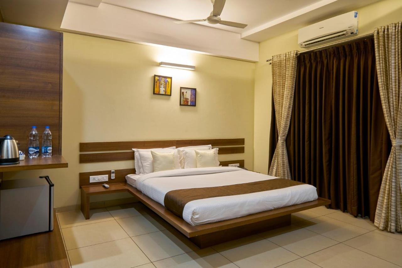Hotel 3 Leaves Kolhapur Exterior photo